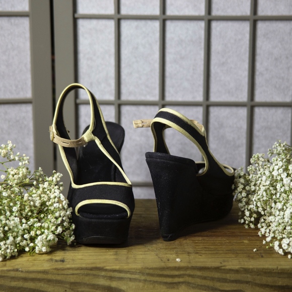 VINTAGE PRADA WEDGES - Picture 2 of 4